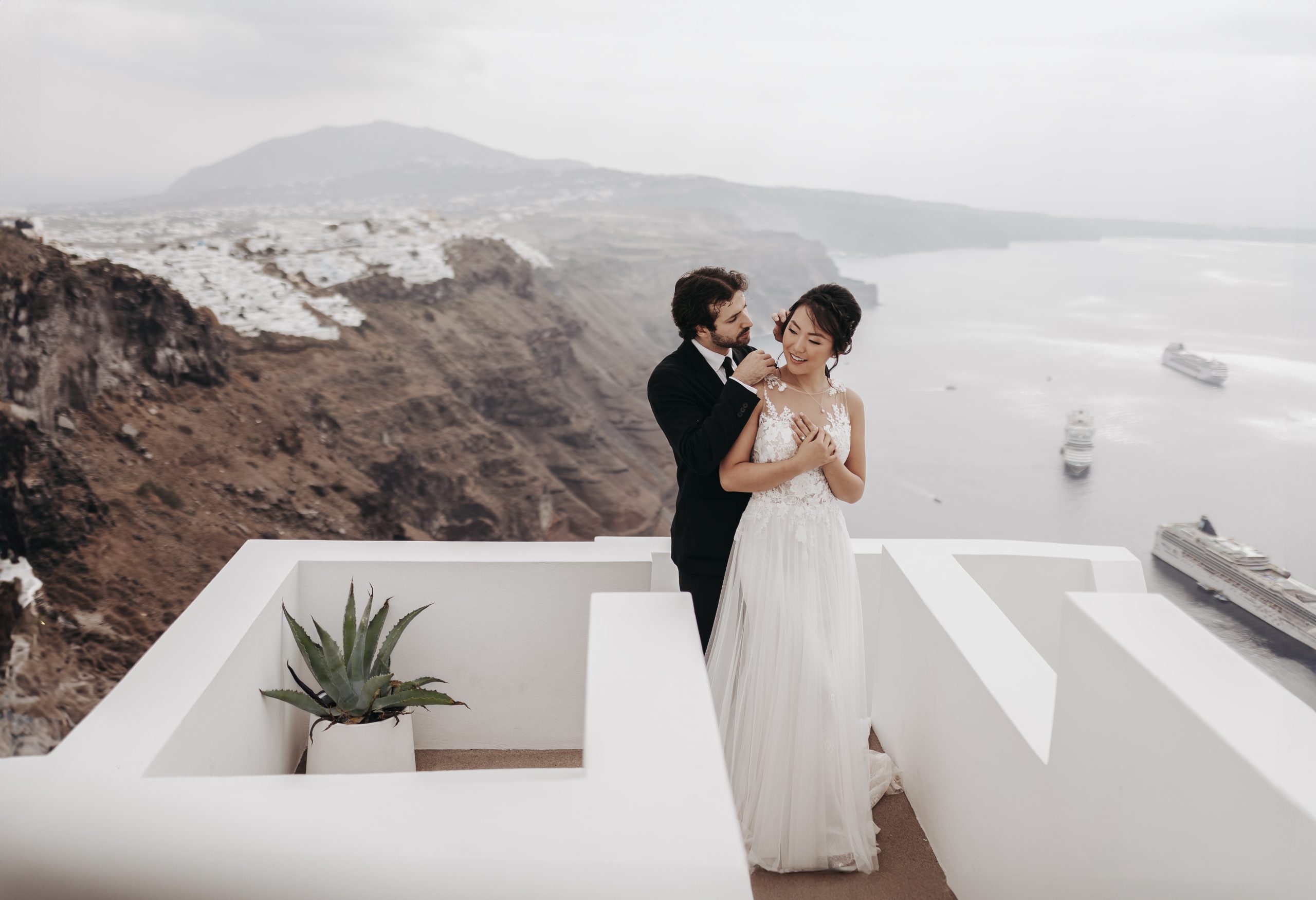 Top 5 Venues to Elope in Santorini for Unforgettable Experience!