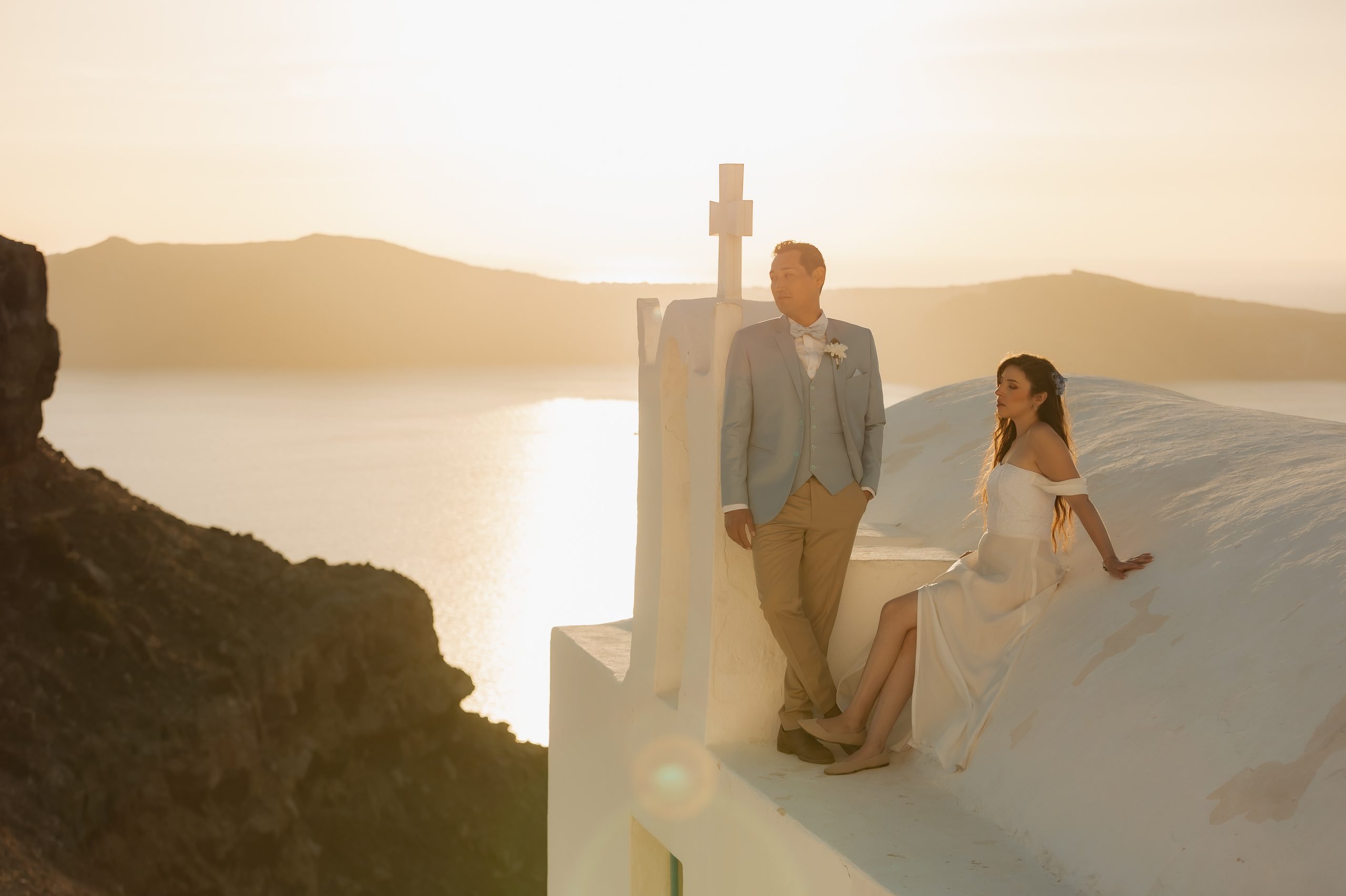 Top 5 Venues to Elope in Santorini for Unforgettable Experience!